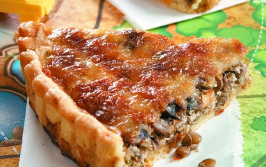 Τάρτα με φακές, μανιτάρια, τυρί και μυρωδικά