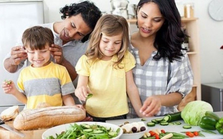 Πόσο σημαντικά είναι τα οικογενειακά γεύματα για ένα παιδί;