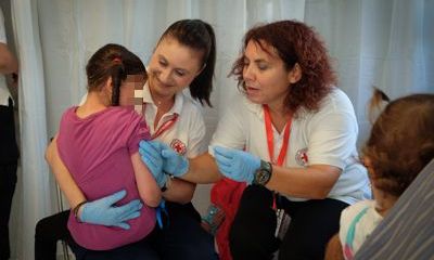 Ο ΕΕΣ σε συνεργασία με το υπουργείο Υγείας συνεχίζει τον εμβολιασμό των προσφυγόπουλων