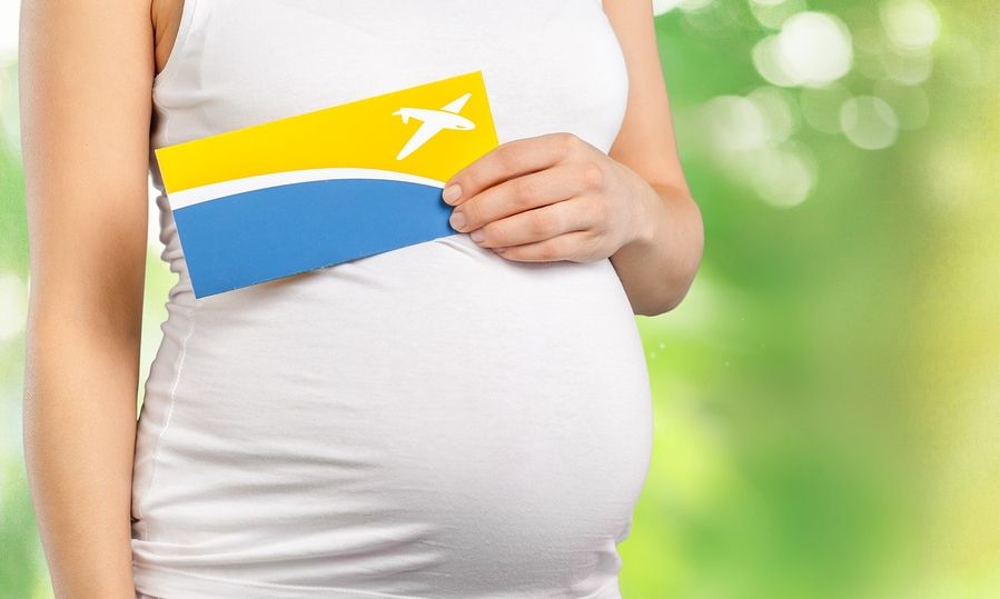 Εγκυμοσύνη και αεροπλάνο: Τί πρέπει να προσέξετε αν ταξιδέψετε αεροπορικώς