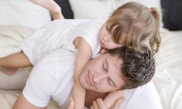 Μελέτη σε νέους άνδρες προβλέπει αν θα εγκαταλείψουν τα παιδιά τους