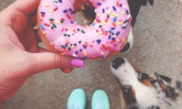 5 σημάδια που δείχνουν πως είσαι εθισμένη στο junk food