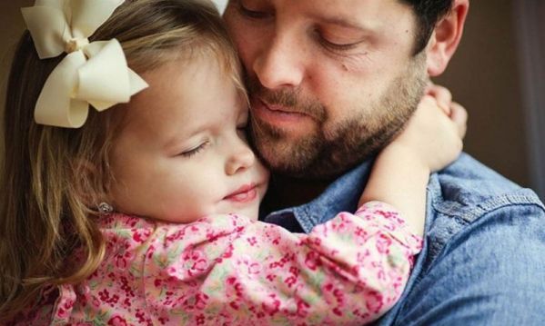 Πώς θέλουν οι άνδρες τη γυναίκα τους και πώς την κόρη τους!