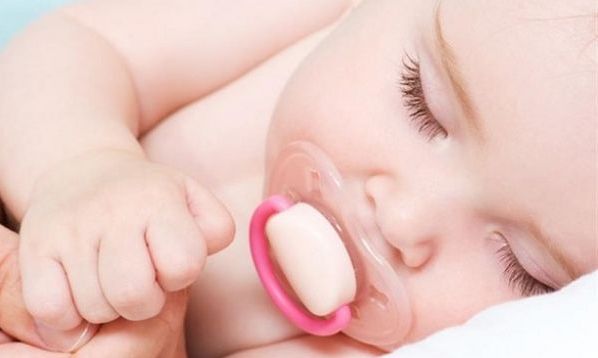 Πώς να αποχωριστεί το μωρό την πιπίλα χωρίς κλάματα