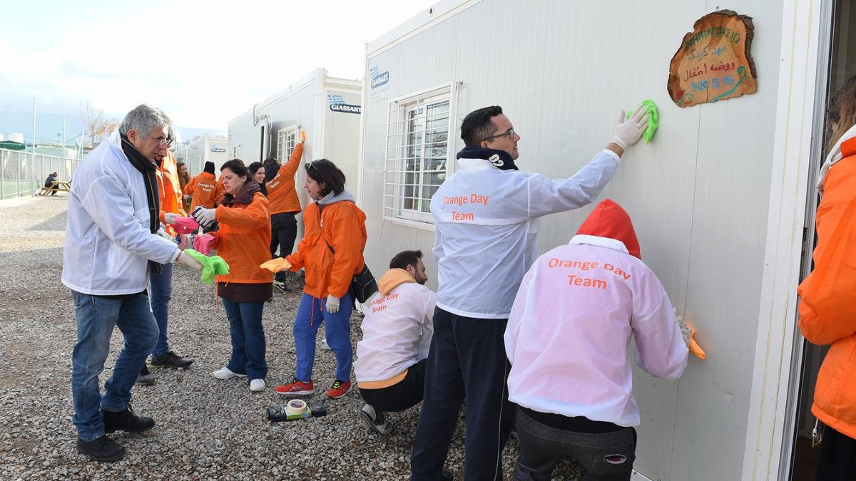 Ημέρα εθελοντικής εργασίας “Orange Day” της GSK - Προσφορά αγάπης για τους πρόσφυγες