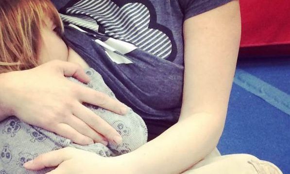 Ο θηλασμός μειώνει τον κίνδυνο παιδικής λευχαιμίας