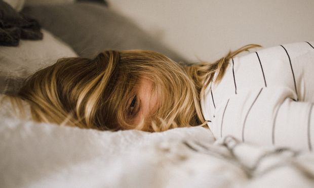 5 tips για να μη σε βρίσκει το ξημέρωμα με αϋπνία