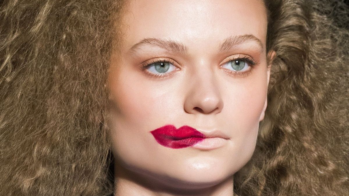 Μήπως κάνεις αυτά τα τρία λάθη όταν φοράς κόκκινο κραγιόν;