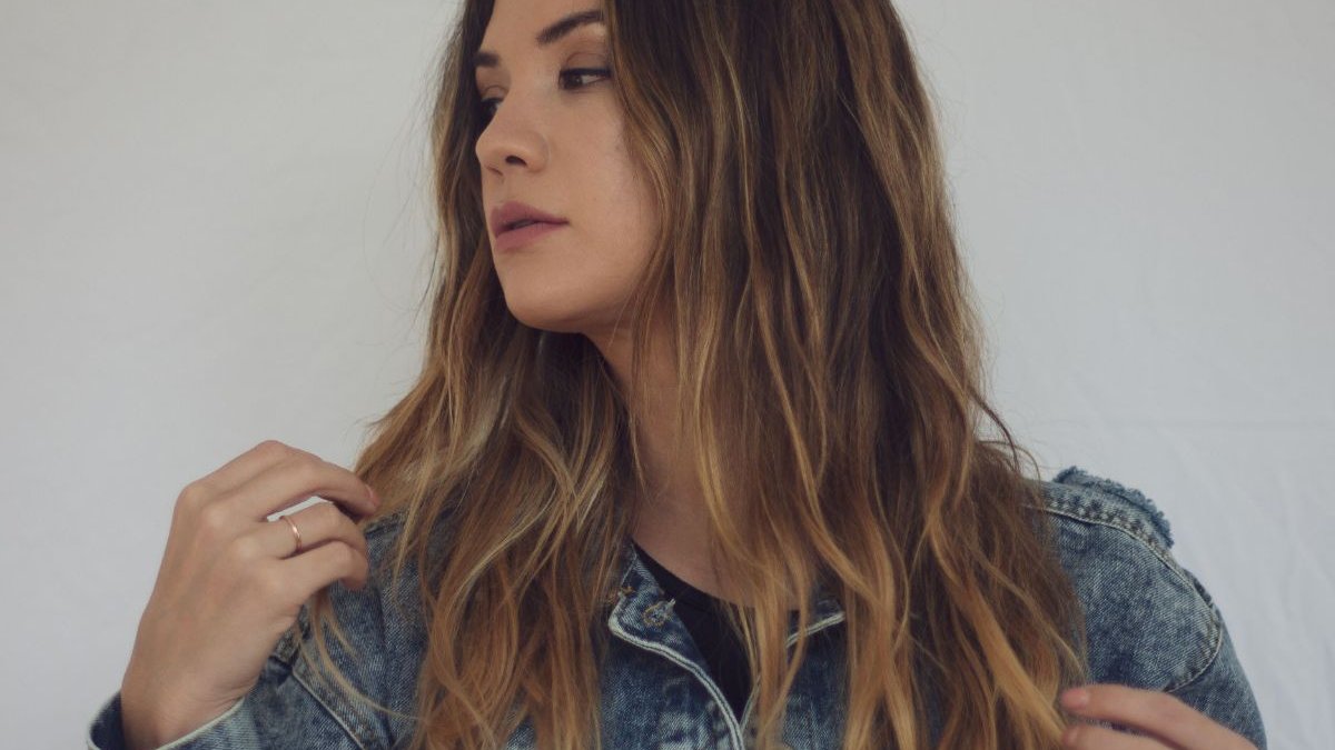 Πώς θα καλύψεις τα λαδωμένα μαλλιά χωρίς σαμπουάν κι άλλα κόλπα που δεν ξέρεις