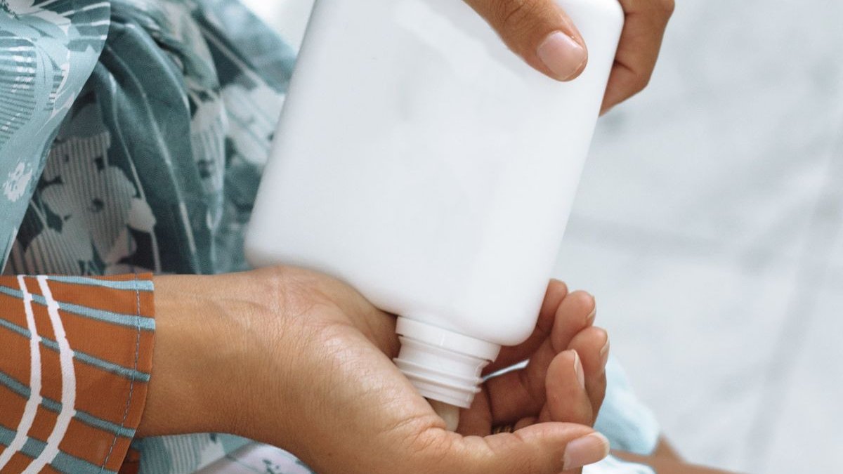 5+1 όροι που πρέπει να γνωρίζεις για να διαλέξεις σωστά αντηλιακό