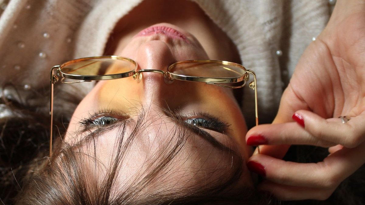 Κουρασμένα μάτια στο γραφείο; Δες το trick για να τα ξεκουράσεις