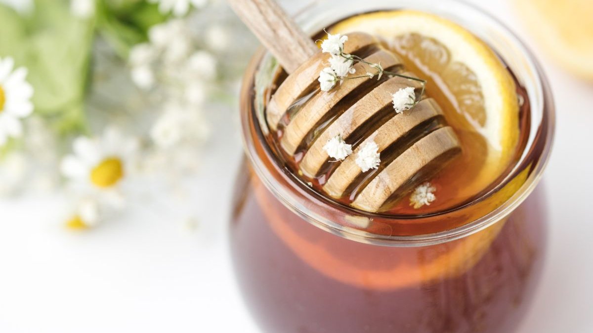 Λεκές από μέλι: Δες πώς να τον απομακρύνεις από τα ρούχα σου