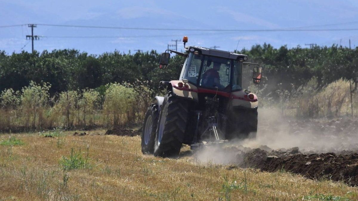 Ελασσόνα: Πήγε να οργώσει το χωράφι του και έπαθε σοκ με αυτό που ανακάλυψε