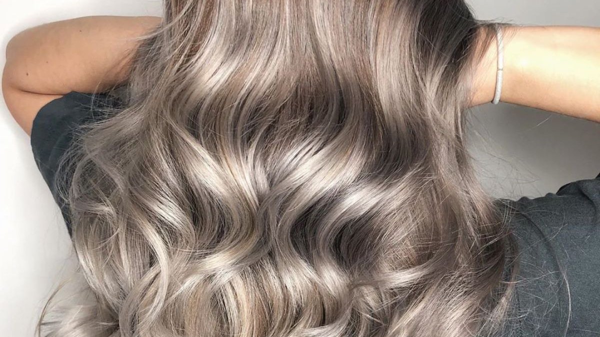 #SmokyBlonde είναι η νέα τάση στο ξανθό χρώμα και έχουμε τις λεπτομέρειες