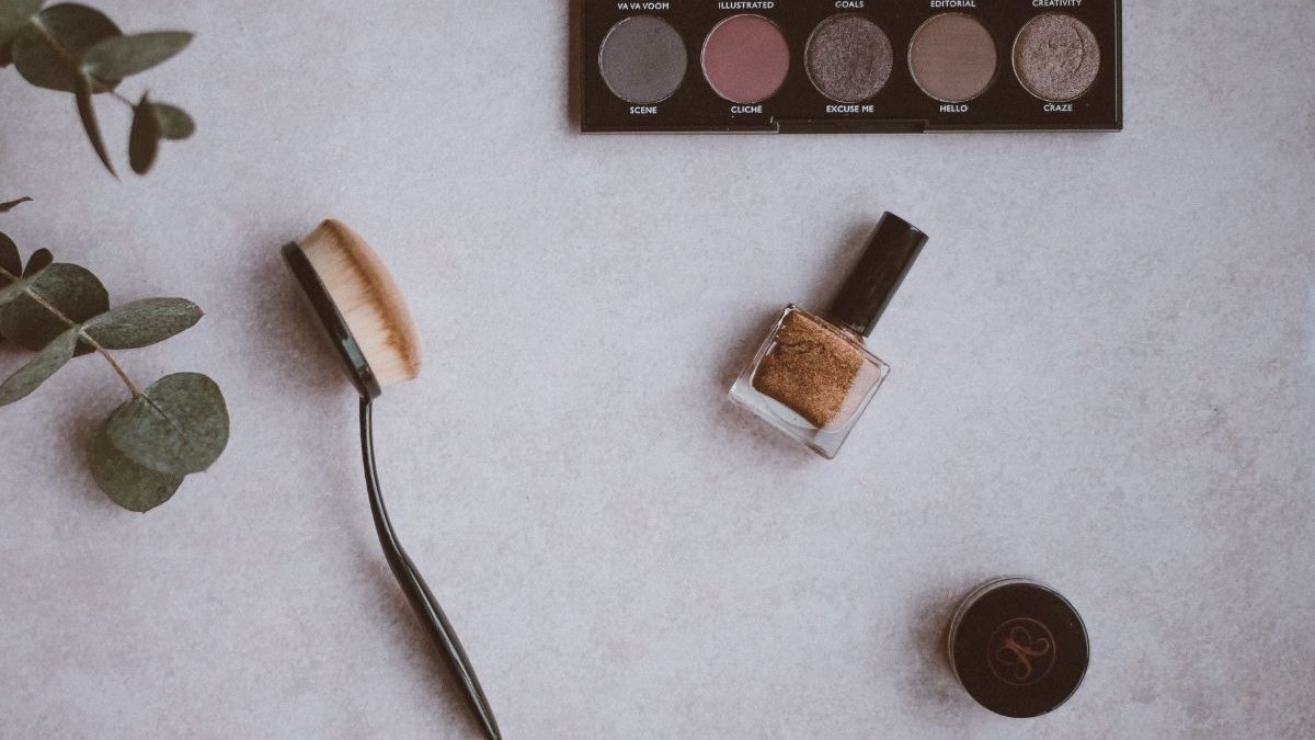 DIY: Φτιάξε μόνη σου βερνίκι νυχιών με την παλιά, ξεχασμένη σκιά σου