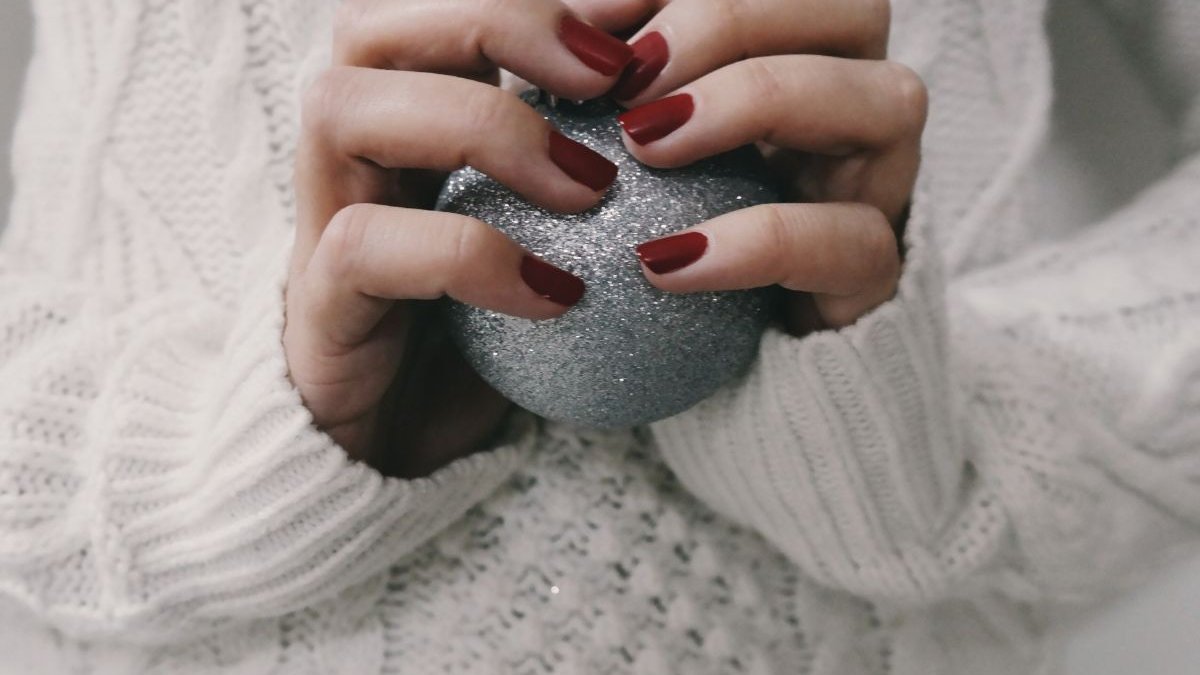 It’s Christmas time! 9 γιορτινά βερνίκια για να διαλέξεις αυτό που σου ταιριάζει