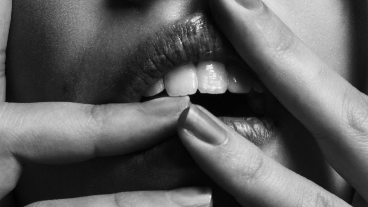 Θες να φαίνονται τα χείλη σου πιο ζουμερά; Κάνε αυτό το scrub