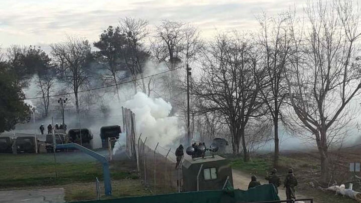 Έβρος: Επεισόδια με χημικά στα σύνορα - Μετανάστες επιτέθηκαν στις ελληνικές δυνάμεις