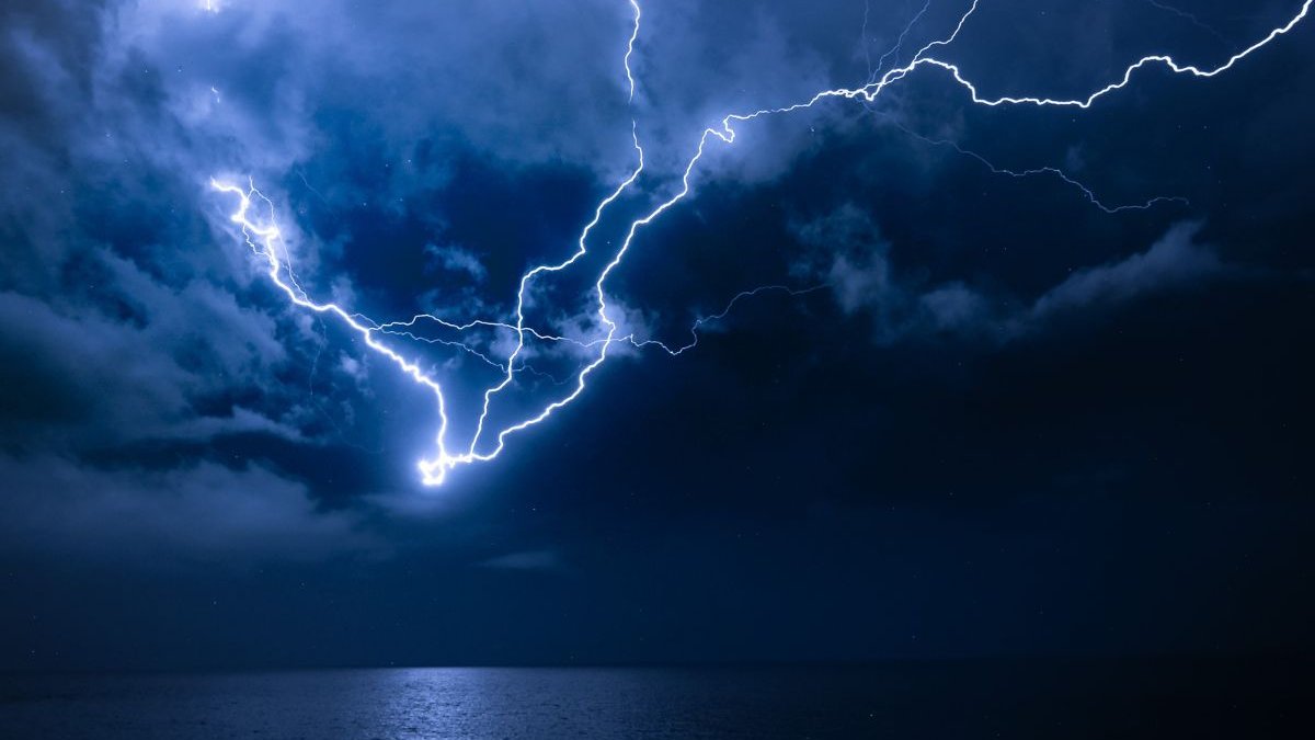 Νέο έκτακτο δελτίο επιδείνωσης καιρού: Έρχονται βροχές, καταιγίδες, χαλάζι και θυελλώδεις άνεμοι