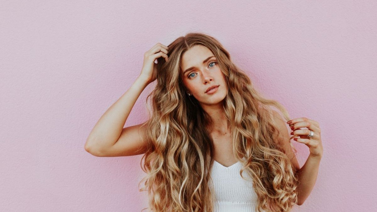 Εσύ χρησιμοποιείς τα σωστά προϊόντα για τα μαλλιά σου όταν λούζεσαι;