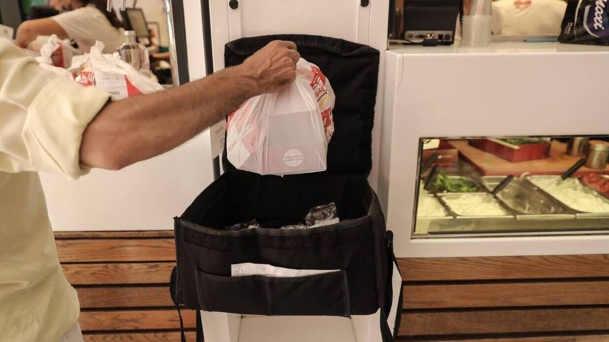 Ωράριο σούπερ μάρκετ: Ανατροπή! Σήμερα οι αλλαγές - Τι ισχύει για μίνι μάρκετ, περίπτερα, delivery