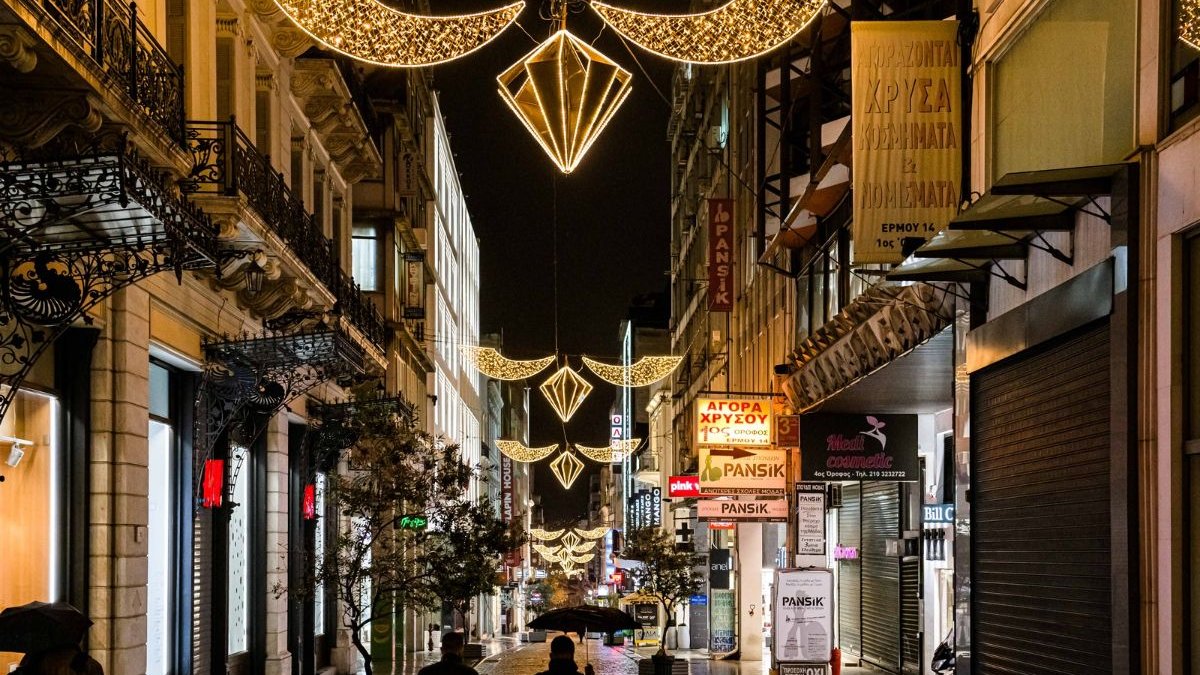 Έτσι θα κάνουμε Χριστούγεννα - «Καμία οικογένεια να μην θεωρείται ασφαλής»