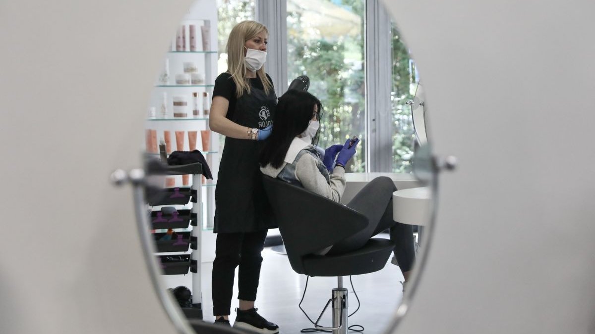 Κομμωτήρια, βιβλιοπωλεία: Άνοιξαν ως... «πιλότος»! Τι ισχύει για Click Away και λιανεμπόριο