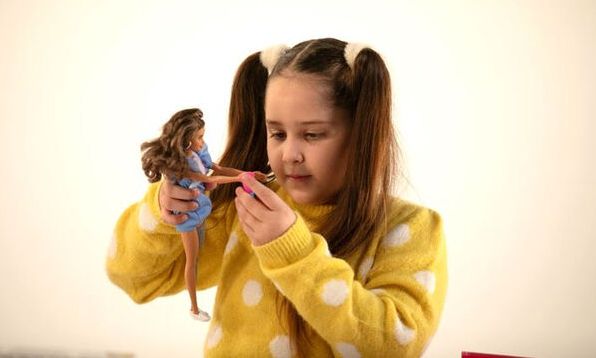 The DOLLcumentary: Το παιχνίδι με τις κούκλες, τα πρότυπα, οι αξίες, η ενσυναίσθηση