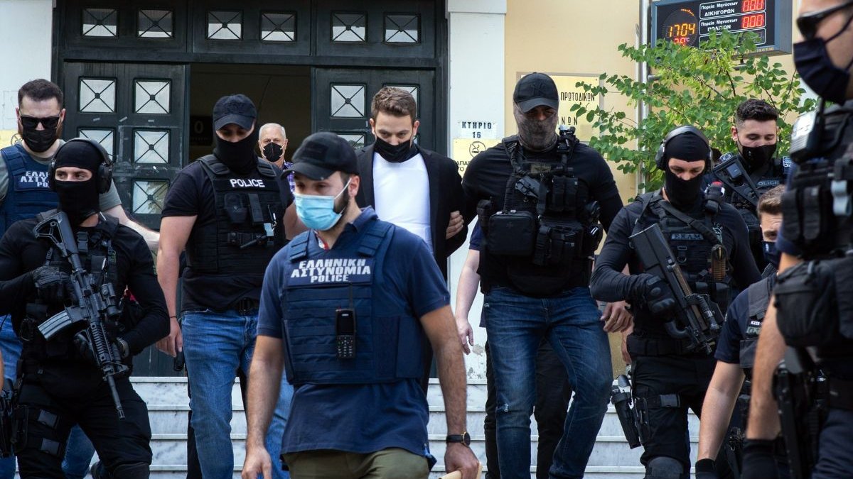 Έγκλημα στα Γλυκά Νερά: Αποχώρησε από την υπεράσπιση του συζυγοκτόνου ο ένας από τους δικηγόρους