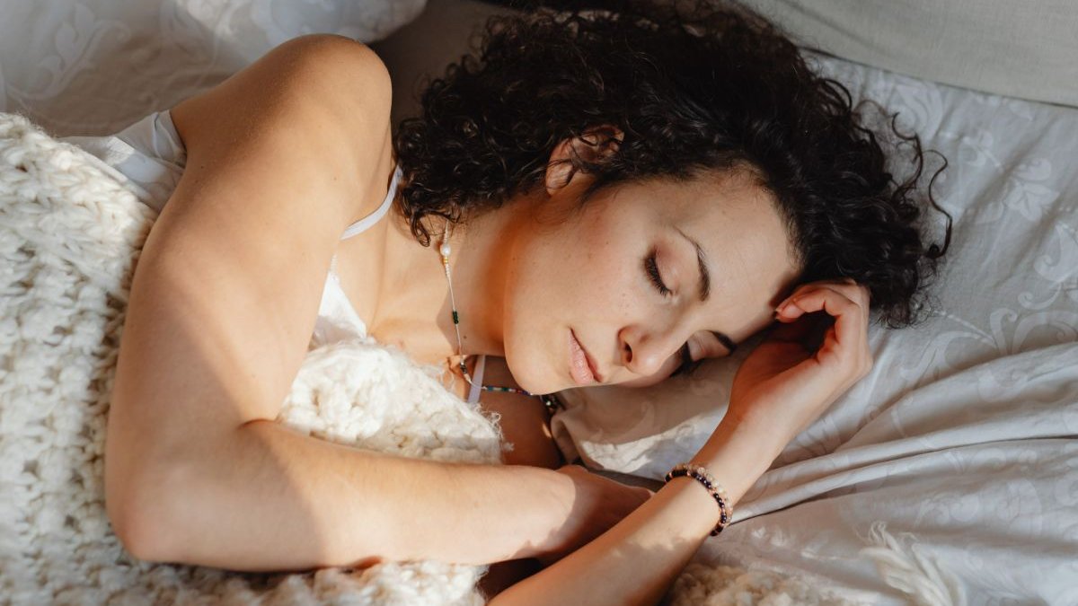 Ιδρώνεις κατά τη διάρκεια της νύχτας; Ta tips που θα σε σώσουν