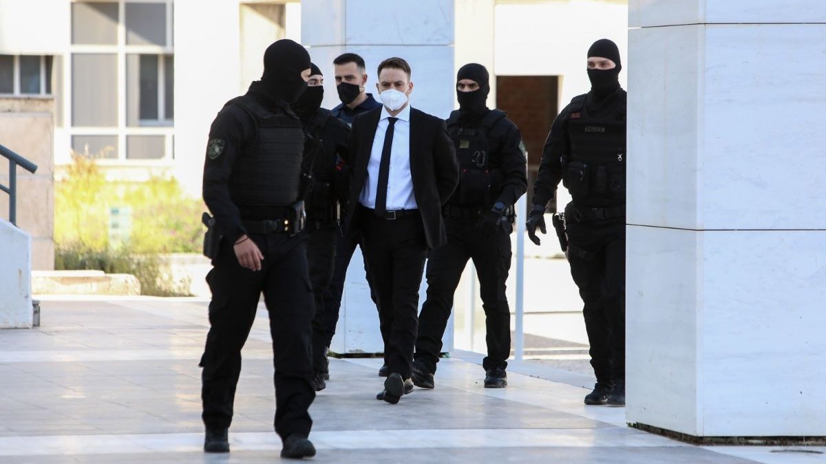 Δίκη Γλυκά Νερά: Κυνικός ο Μπάμπης, αποκάλυψε γιατί άφησε το βρέφος πάνω στη νεκρή Καρολάιν