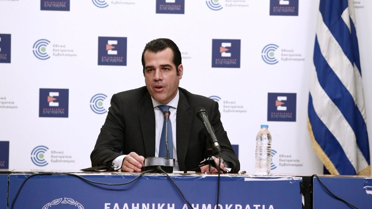 Πλεύρης: Τέλος οι μάσκες στους κλειστούς χώρους και για τους εργαζόμενους