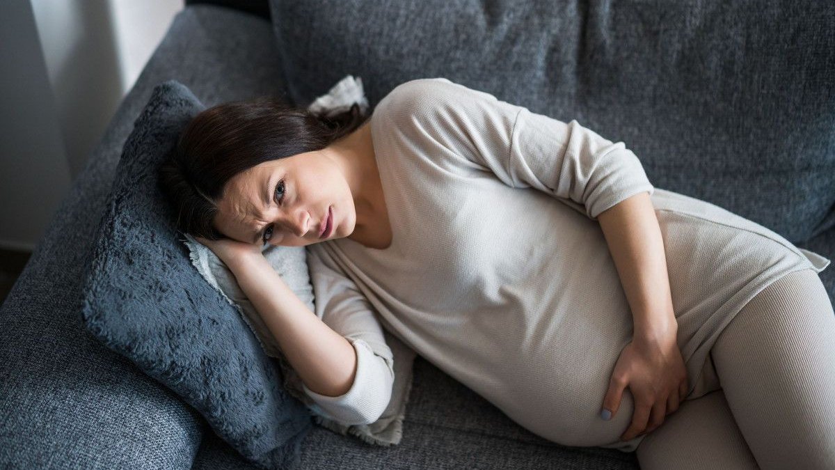 Πόνος στο ηβικό οστό στην εγκυμοσύνη: Τι τον προκαλεί και τι να κάνετε