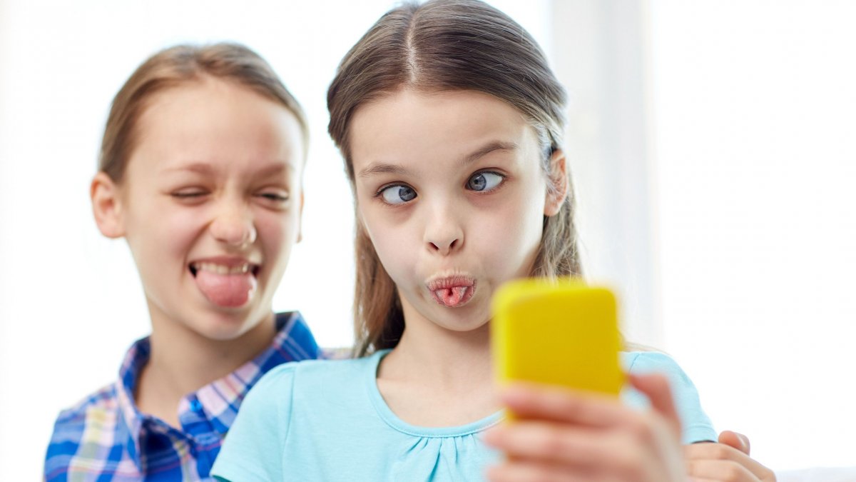 Όχι smartphone σε παιδί κάτω των 13 ετών, λέει νέα έρευνα