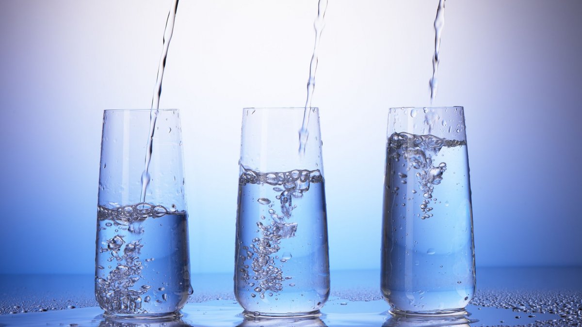 Πόσα ποτήρια νερό την ημέρα πρέπει να πίνετε για να διατηρείτε το ουρικό οξύ υπό έλεγχο;