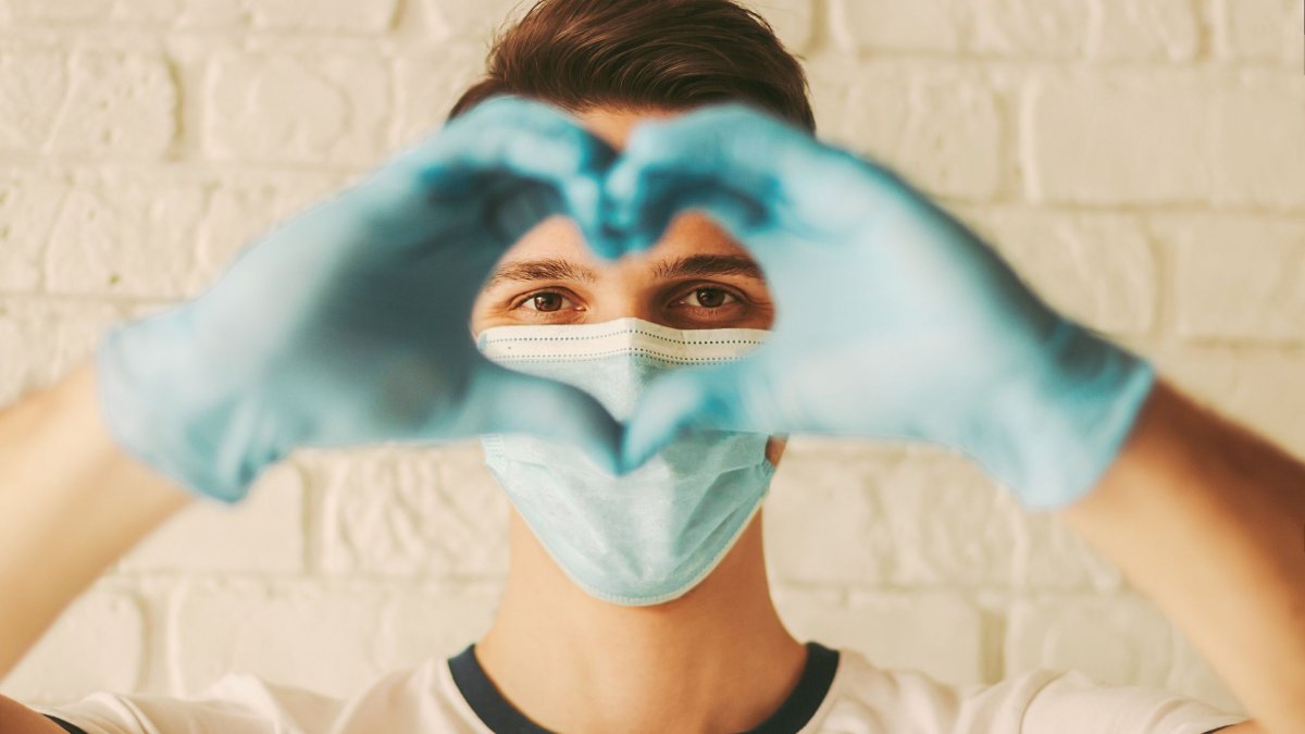 Πώς γρίπη, COVID-19 και κοινές ιώσεις ίσως αυξάνουν τον κίνδυνο καρδιακής προσβολής και εγκεφαλικού