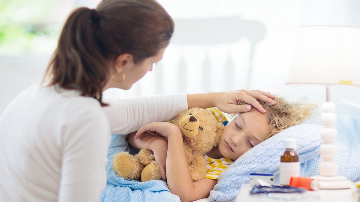 Τι να κάνετε στο σπίτι αν το παιδί έχει κολλήσει αναπνευστικό συγκυτιακό ιό