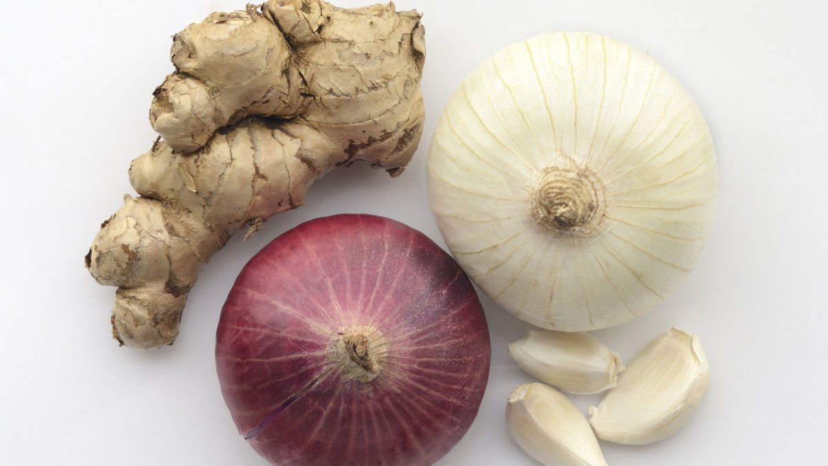 Τι κάνει η κατανάλωση ωμού σκόρδου, κρεμμυδιού και τζίντζερ στην καρδιά