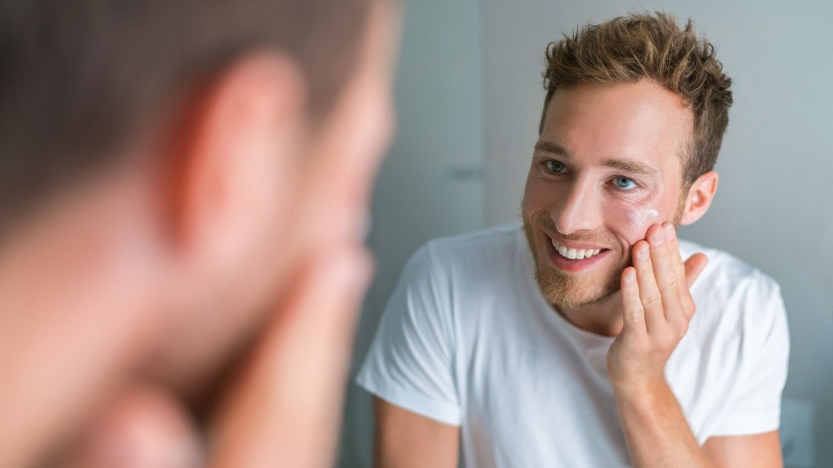 Γιατί έχετε ξηρό δέρμα και τι λύσεις προτείνουν οι δερματολόγοι