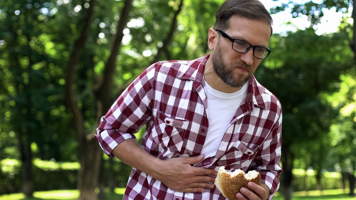 Ναυτία μετά το φαγητό: Συνήθεις αιτίες και πώς να την σταματήσετε