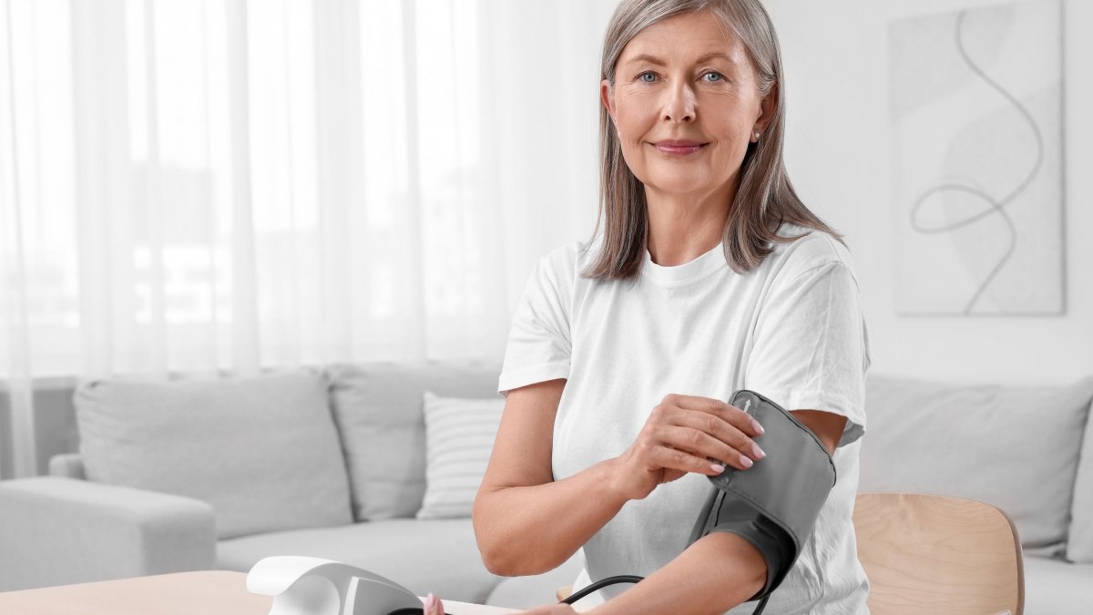 Φυσιολογική αρτηριακή πίεση για γυναίκες: Τι είναι υγιές σε κάθε ηλικία