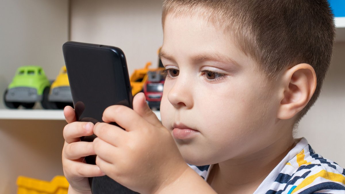 Πώς θα καταλάβετε ότι το παιδί δεν βλέπει καλά - Πότε συνταγογραφούνται γυαλιά