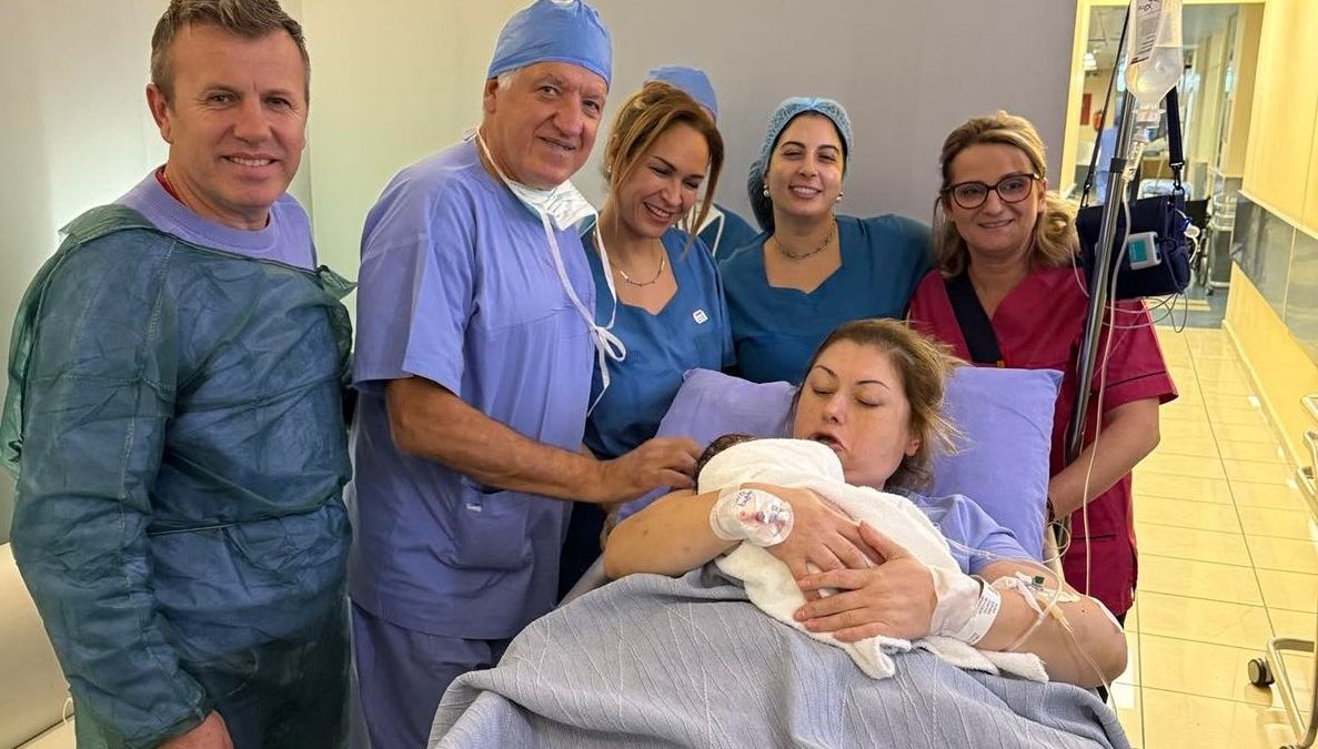 Γεννήθηκε κοριτσάκι μετά από μεταμόσχευση ωοθηκικού ιστού στη μητέρα - Γιατί είναι σπάνια περίπτωση