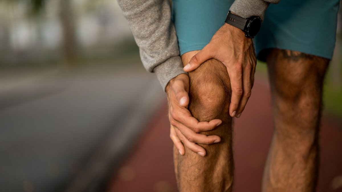 Πόνος στο γόνατο: Πότε οφείλεται σε αρθρίτιδα και πότε σε χονδροπάθεια;