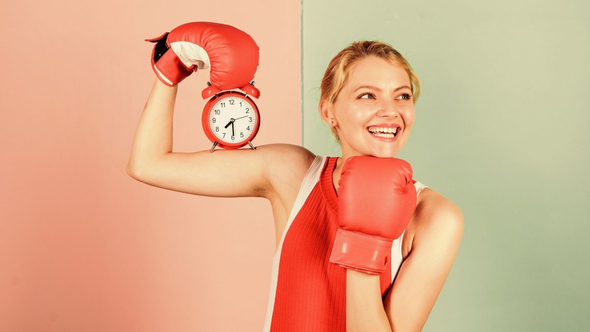 Ποια ώρα της ημέρας τα επίπεδα κορτιζόλης είναι υψηλότερα — Τι σημασία έχει για την υγεία σας