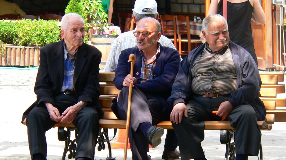 Ζούμε περισσότερο αλλά γερνάμε ως έθνος - 1 στους 3 άνω των 65 έως το 2060