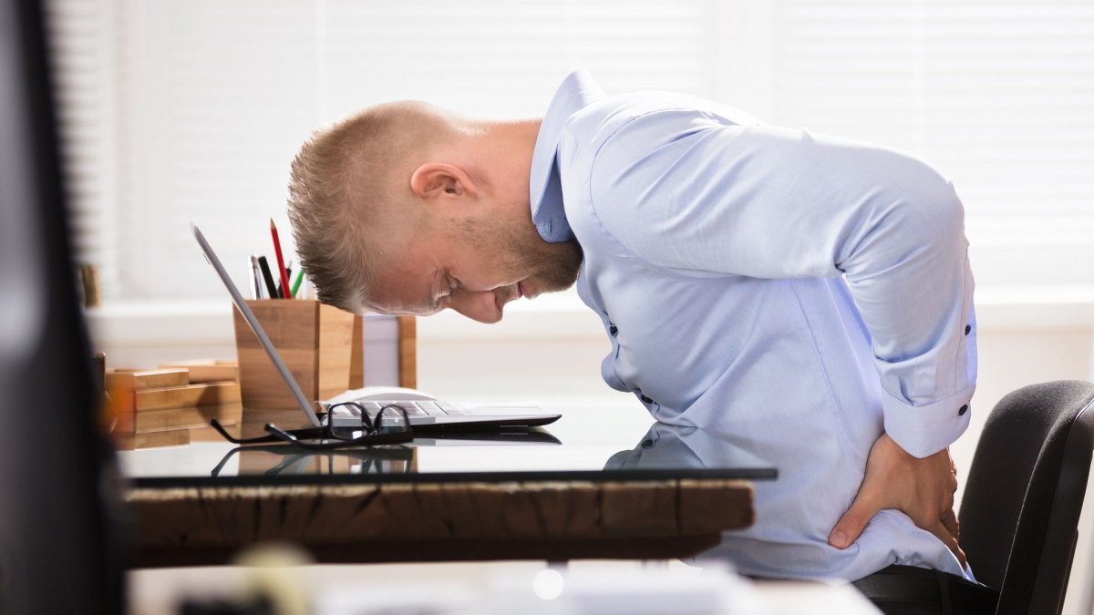 Πόνος στην πλάτη: Τι είναι η αναλογία 30:15 για όσους έχουν καθιστική εργασία