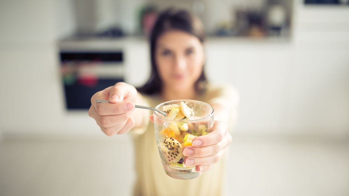 8 τροφές που καταπολεμούν τη φλεγμονή καλύτερα και από το τζίντζερ