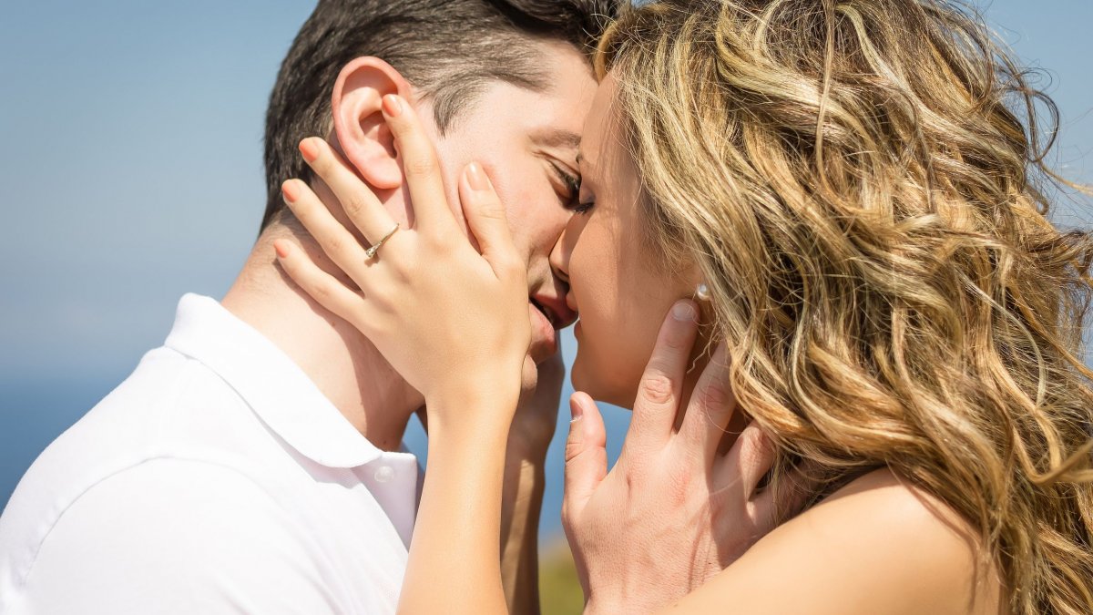 Το φιλί ξεκίνησε πολύ πριν από την ύπαρξη των ανθρώπων - Τι απίστευτο έδειξε έρευνα