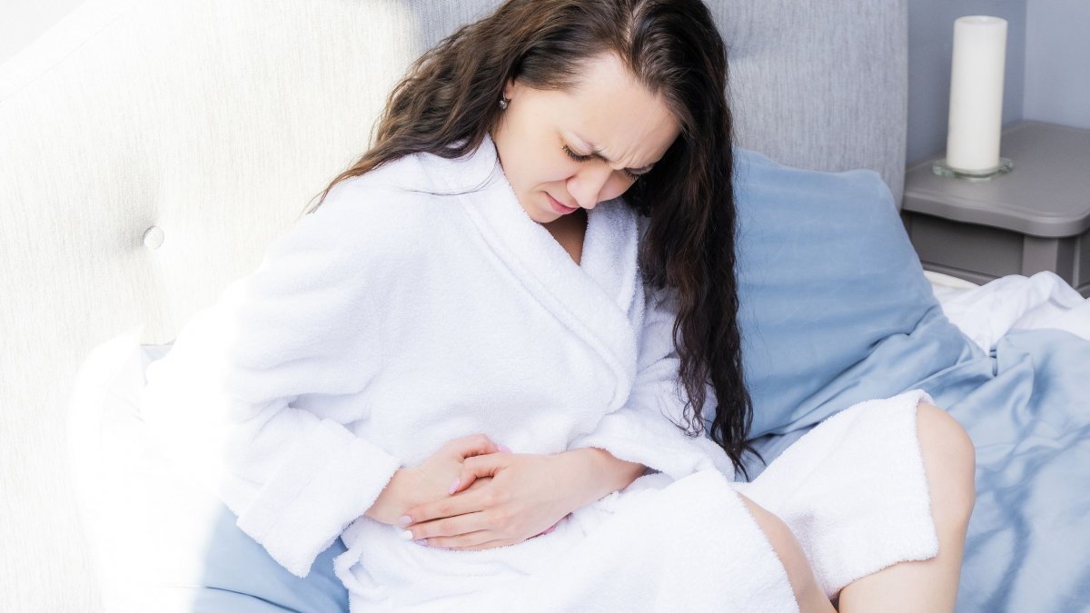 Πόνος στη δεξιά πλευρά της κοιλιάς στις γυναίκες: Είναι χολόλιθοι ή κάτι άλλο;